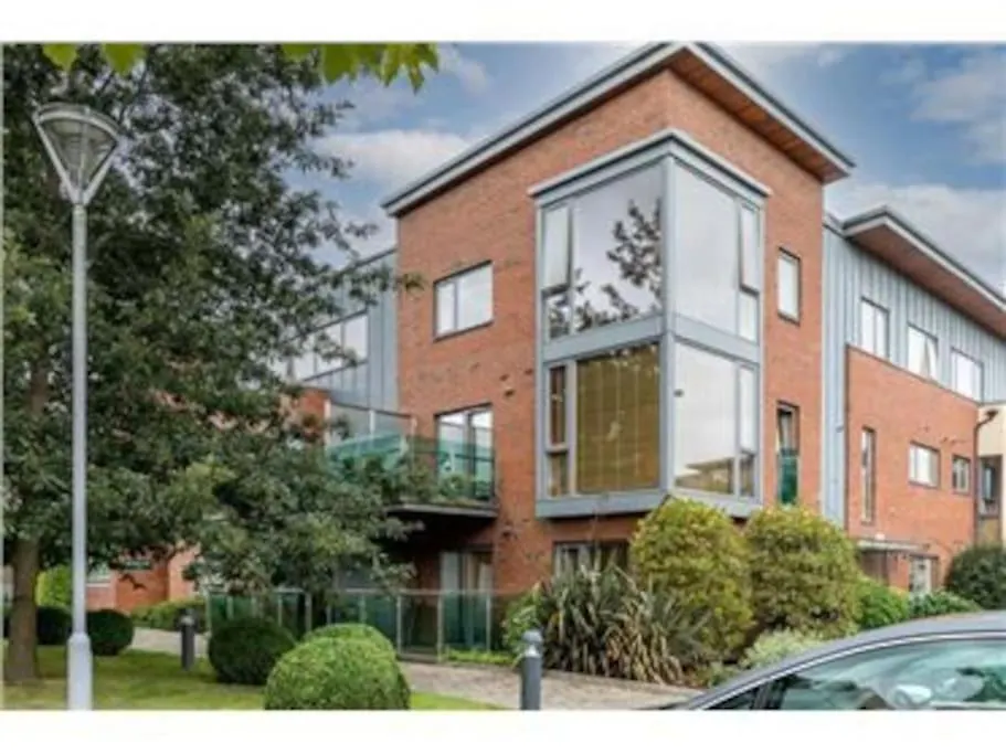 Lovely 2 Bedroom Condo In Exclusive Development. دبلن شقة