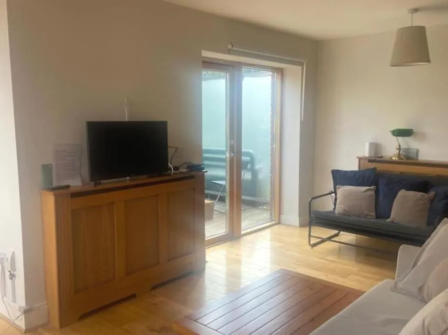 Lovely 2 Bedroom Condo In Exclusive Development. دبلن شقة